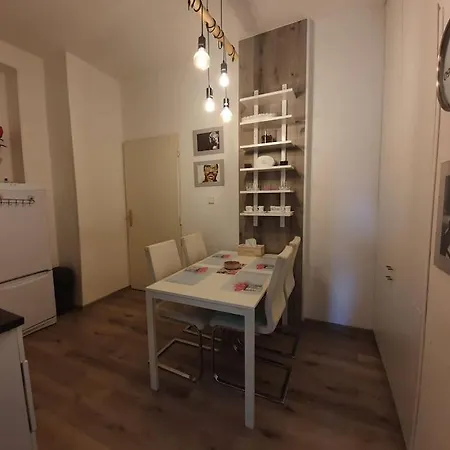 Stylish & Quiet Next To Presidential Palace 아파트 *