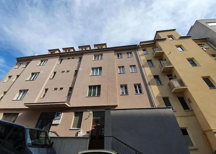 Stylish & Quiet Next To Presidential Palace براتسيلافا